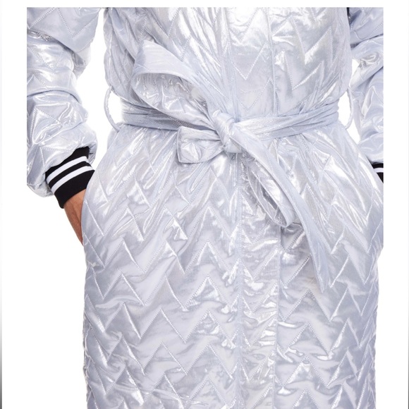 Metallic Silver Puff Robe - Picture 3 of 12